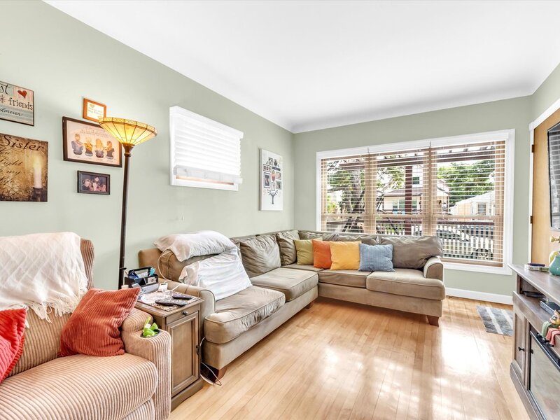 5134 W Ainslie Street Chicago IL 60630