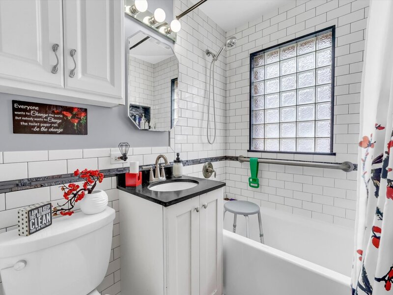 5134 W Ainslie Street Chicago IL 60630