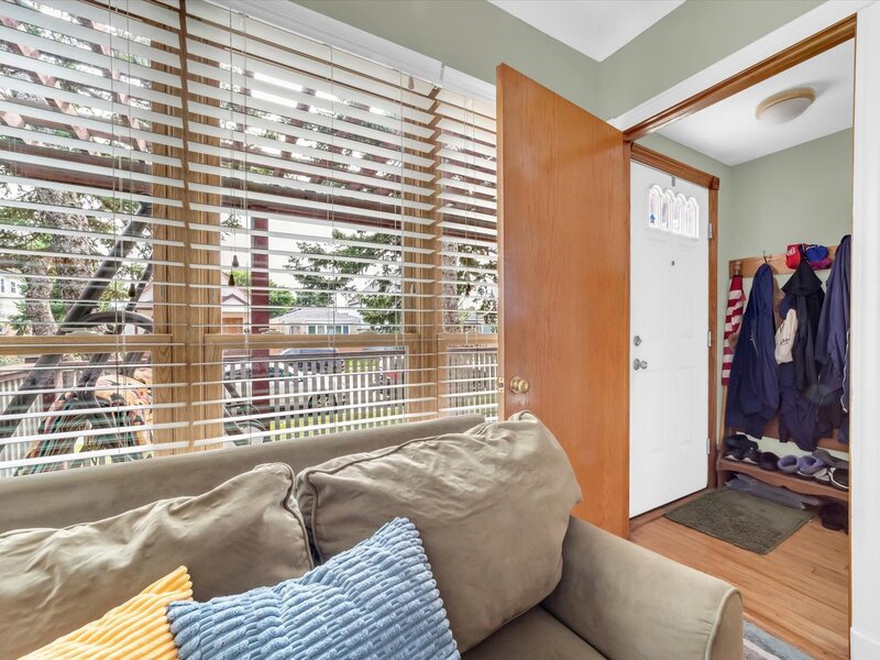 5134 W Ainslie Street Chicago IL 60630