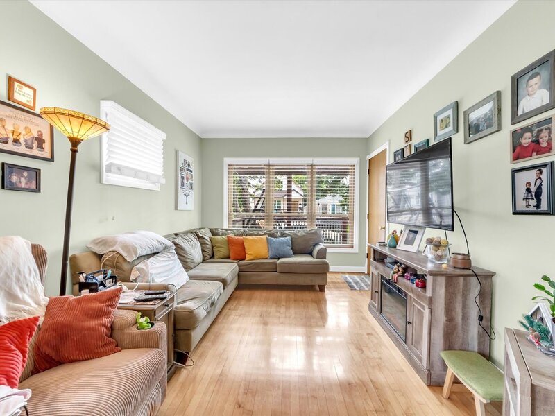 5134 W Ainslie Street Chicago IL 60630
