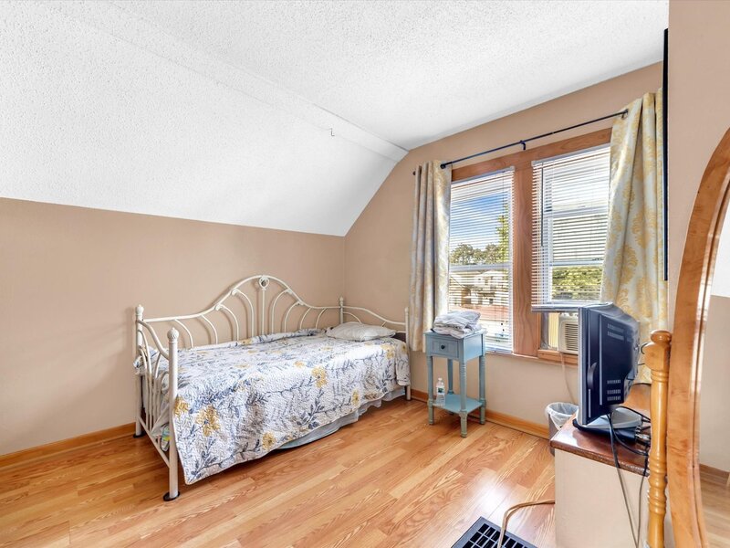 5134 W Ainslie Street Chicago IL 60630