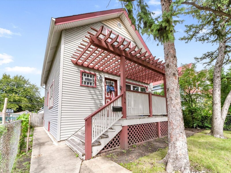5134 W Ainslie Street Chicago IL 60630