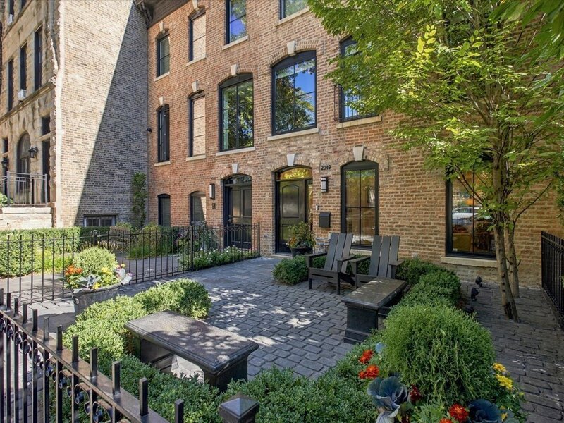 2049 N Dayton Street Chicago IL 60614