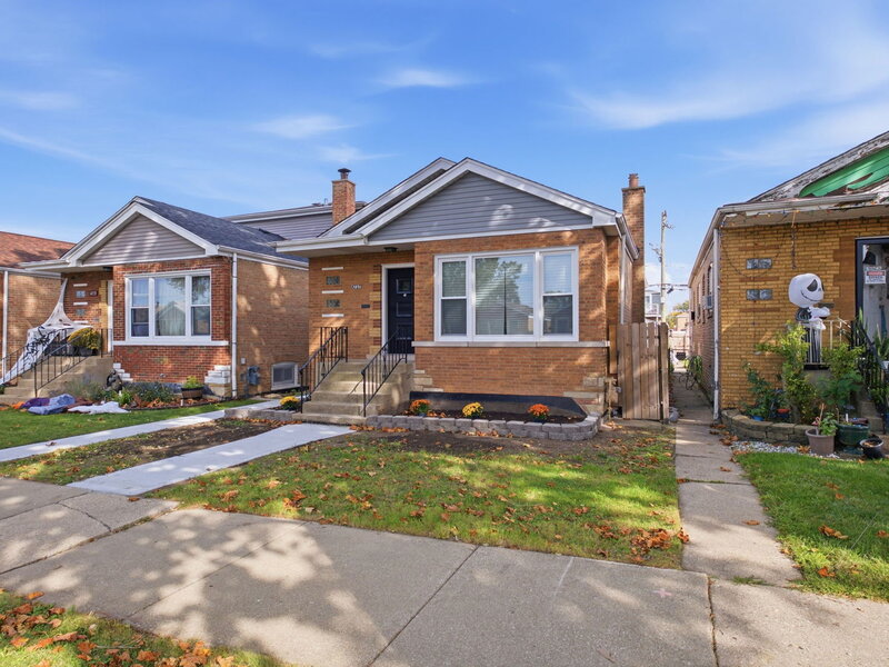 4737 S Leamington Avenue Chicago IL 60638