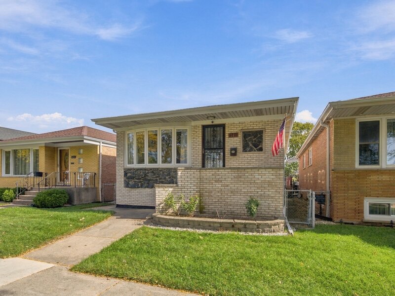 5721 S Mobile Avenue Chicago IL 60638