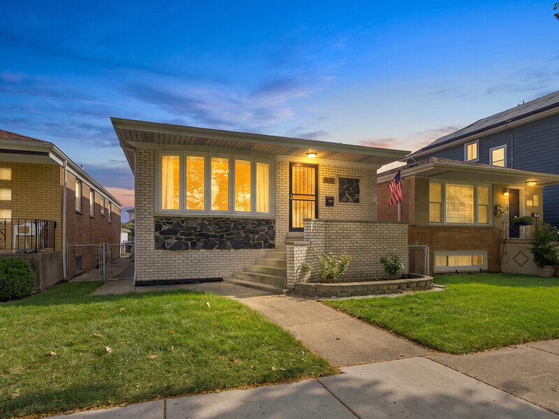 5721 S Mobile Avenue Chicago IL 60638