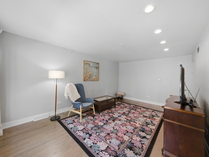 5721 S Mobile Avenue Chicago IL 60638