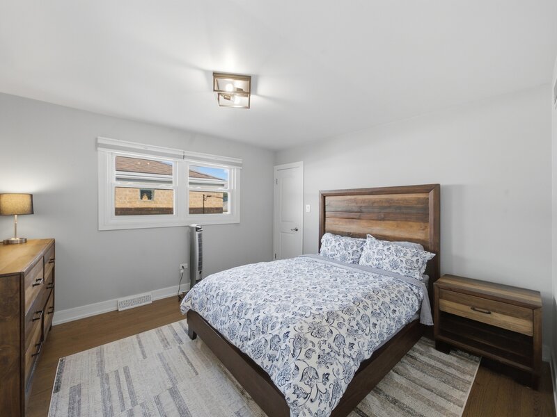 5721 S Mobile Avenue Chicago IL 60638