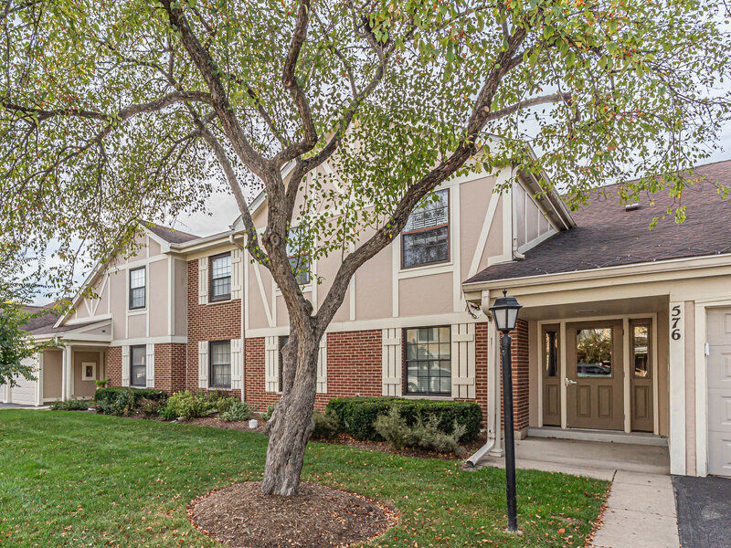 576 Greystone Lane Wheeling IL 60090