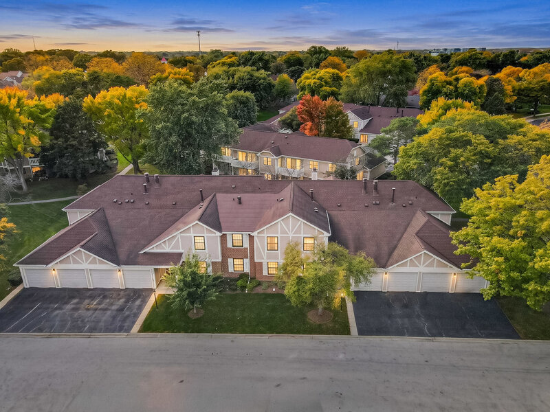 576 Greystone Lane Wheeling IL 60090