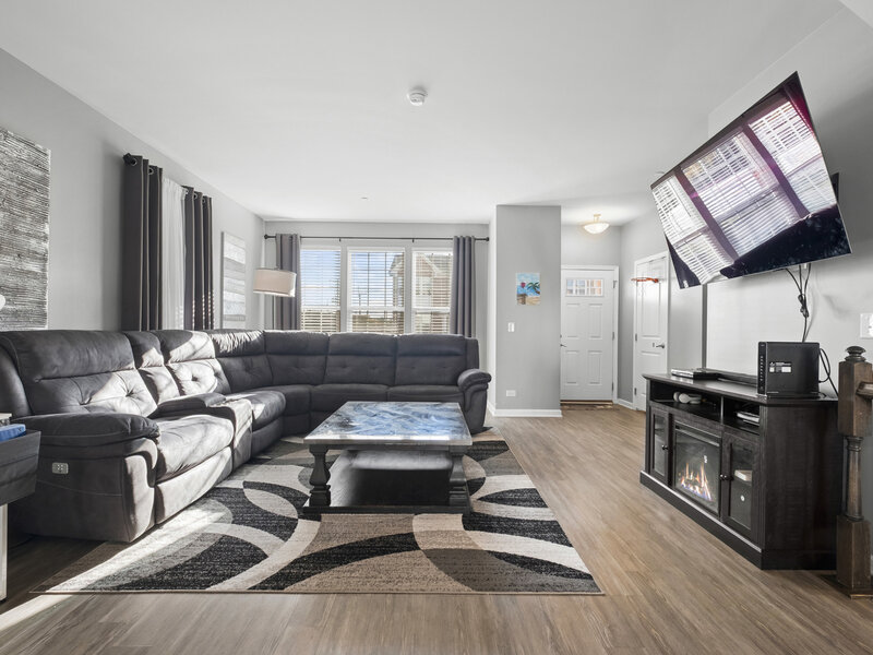 47 Nicholas Drive Des Plaines IL 60016