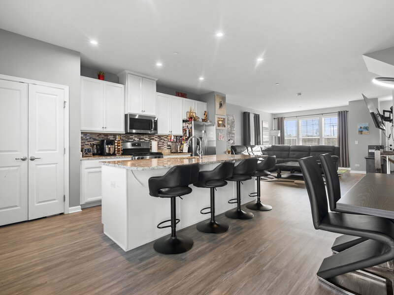 47 Nicholas Drive Des Plaines IL 60016