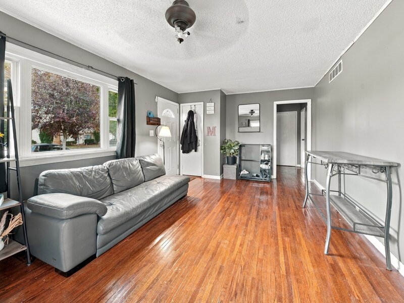 322 Westgate Drive Aurora IL 60506
