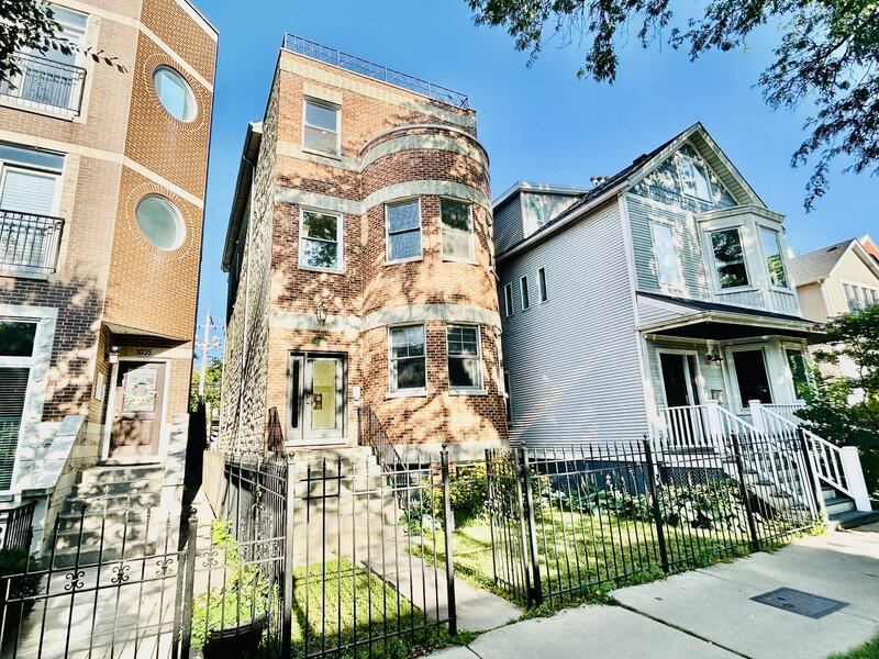 3033 N Racine Avenue Chicago IL 60657