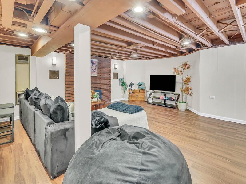 10006 S Artesian Avenue Chicago IL 60655
