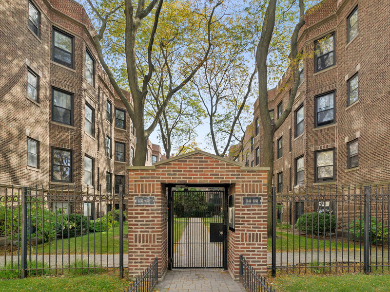 6257 N Sheridan Road Chicago IL 60660