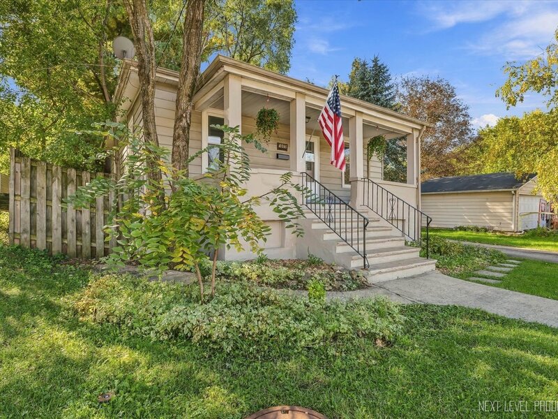 1003 Dean Street St. Charles IL 60174