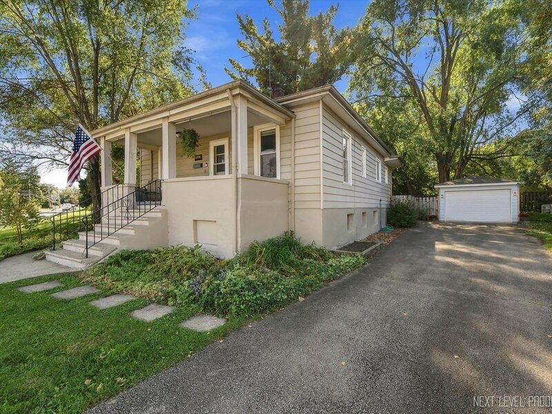1003 Dean Street St. Charles IL 60174
