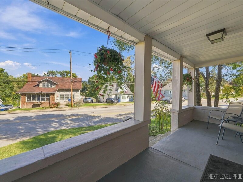 1003 Dean Street St. Charles IL 60174
