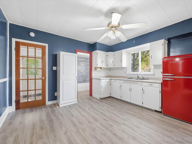 1003 Dean Street St. Charles IL 60174