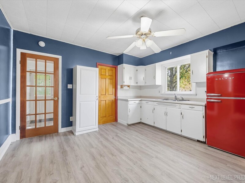 1003 Dean Street St. Charles IL 60174