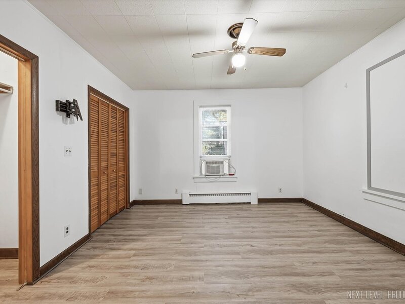 1003 Dean Street St. Charles IL 60174