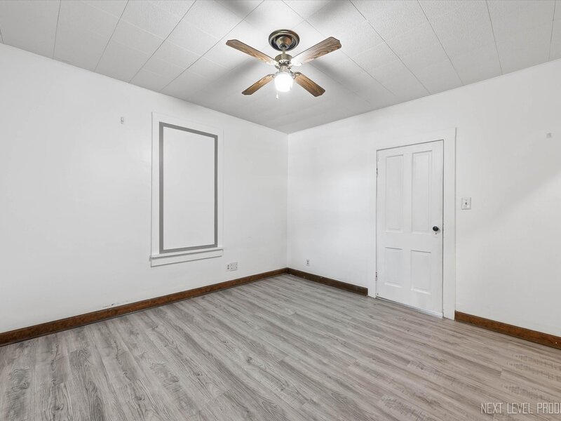 1003 Dean Street St. Charles IL 60174