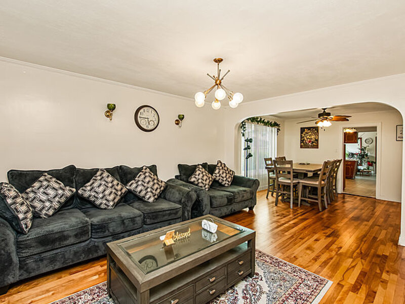 6952 W Summerdale Avenue Chicago IL 60656