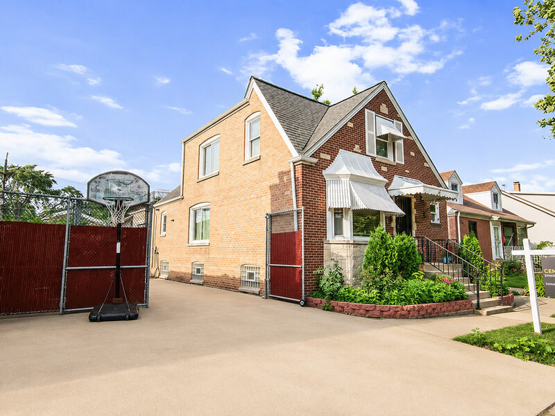 6952 W Summerdale Avenue Chicago IL 60656