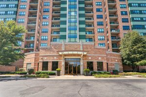 Photo of 6420 Double Eagle Drive Woodridge IL 60517 Unit 609