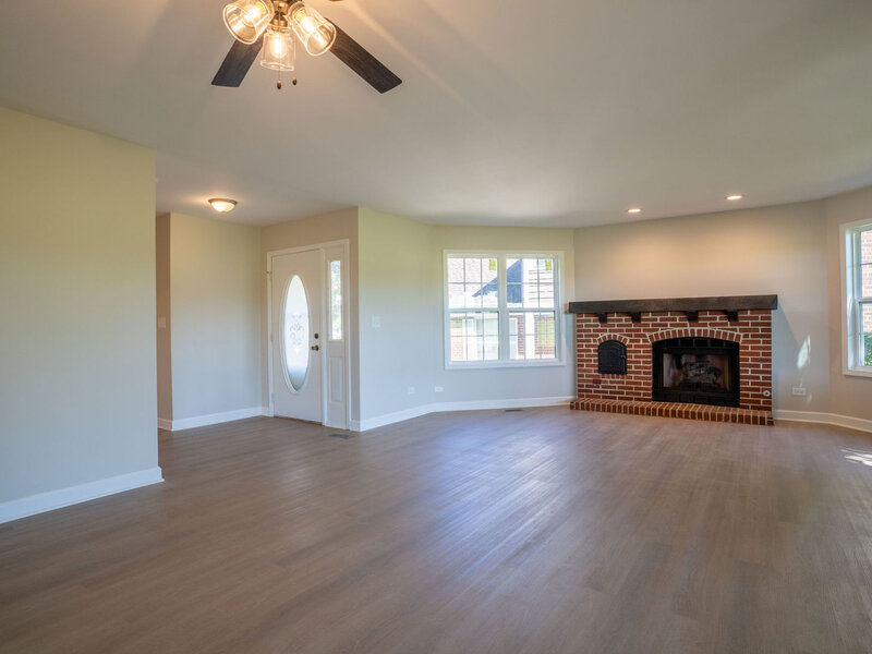 1621 Glengarry Court Algonquin IL 60102