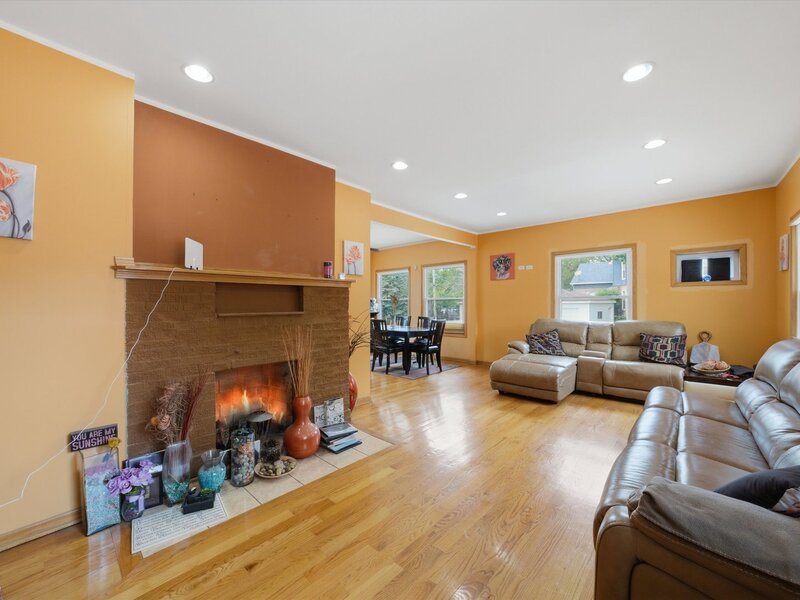 1615 W Beverly Glen Parkway Chicago IL 60643