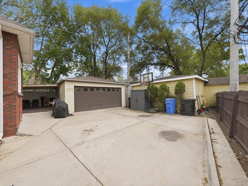 1615 W Beverly Glen Parkway Chicago IL 60643