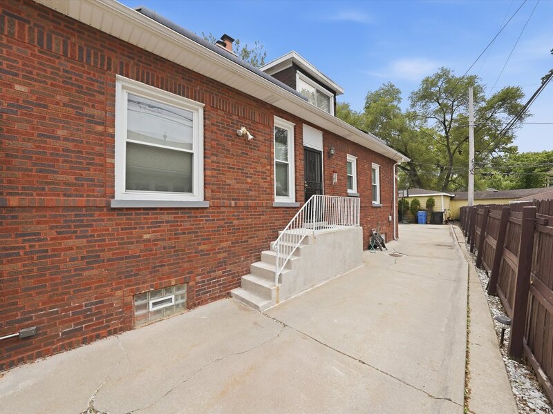 1615 W Beverly Glen Parkway Chicago IL 60643