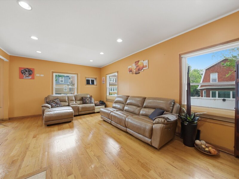 1615 W Beverly Glen Parkway Chicago IL 60643