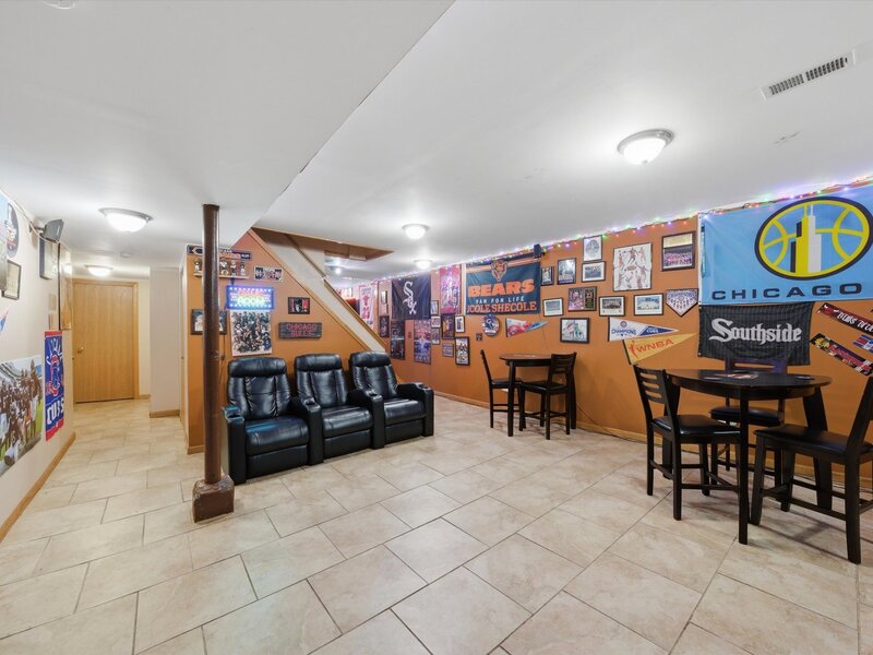 1615 W Beverly Glen Parkway Chicago IL 60643