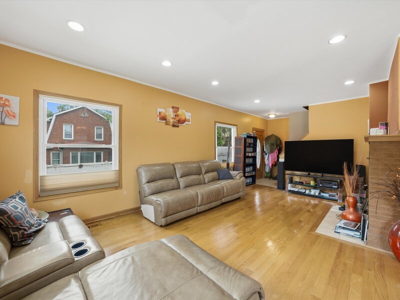 1615 W Beverly Glen Parkway Chicago IL 60643