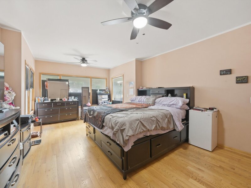 1615 W Beverly Glen Parkway Chicago IL 60643