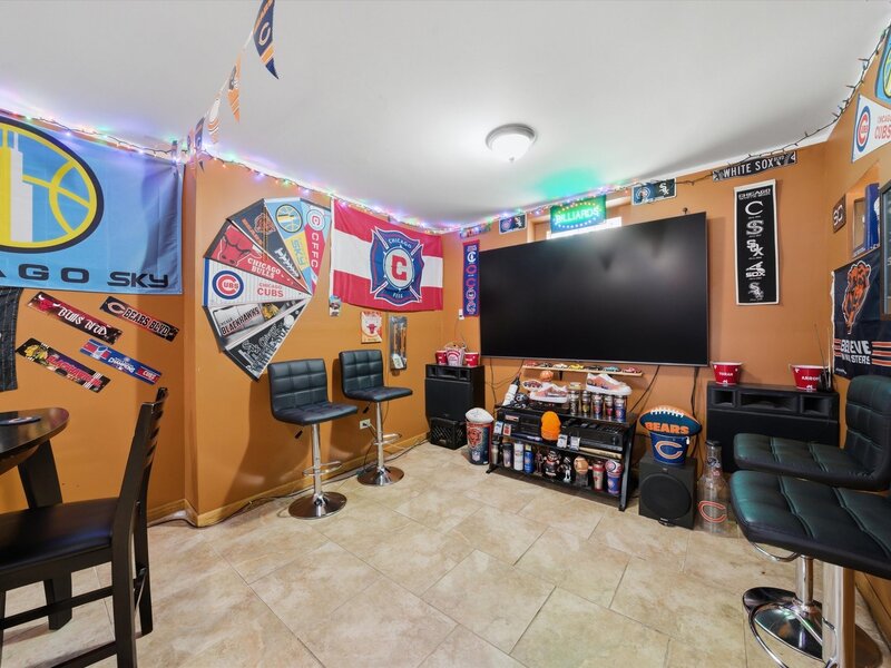 1615 W Beverly Glen Parkway Chicago IL 60643