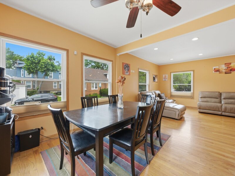 1615 W Beverly Glen Parkway Chicago IL 60643