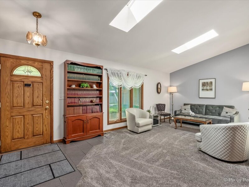 152 Jacquelyn Drive Bensenville IL 60106