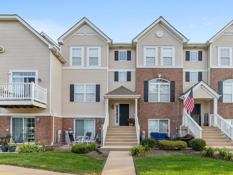 142 Lakeshore Drive Oswego IL 60543