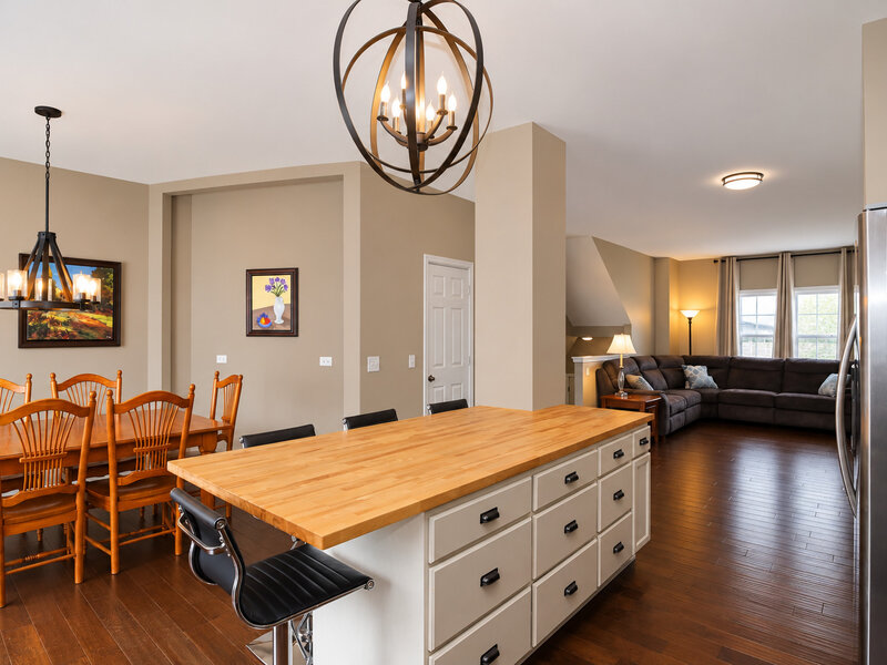 142 Lakeshore Drive Oswego IL 60543