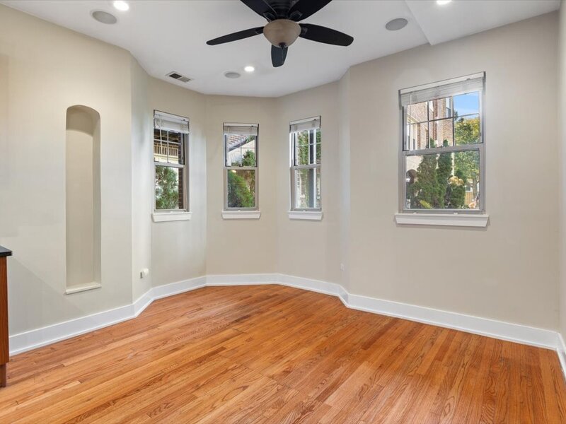 5715 N Kimball Avenue Chicago IL 60659