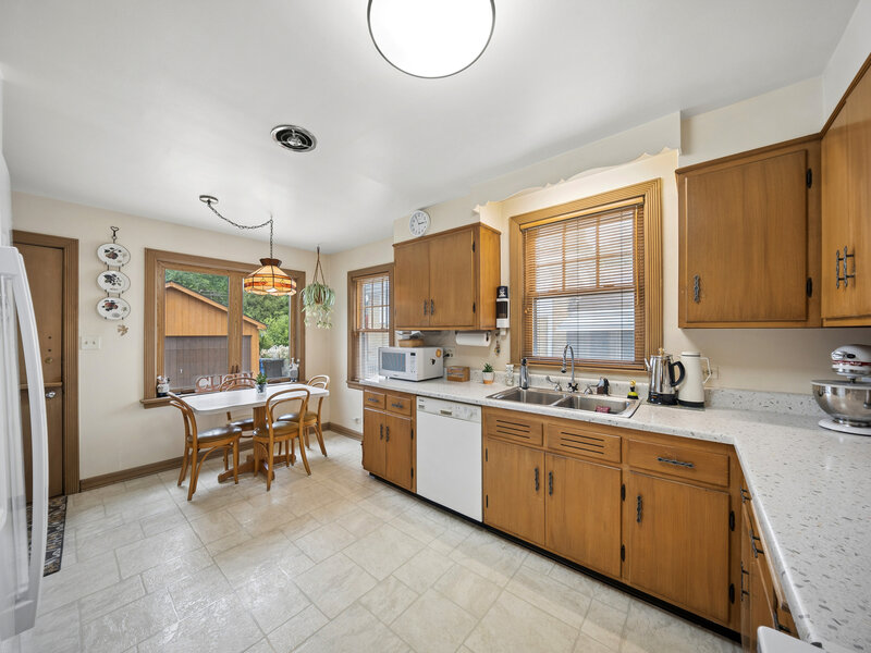 6631 N Caldwell Avenue Chicago IL 60646