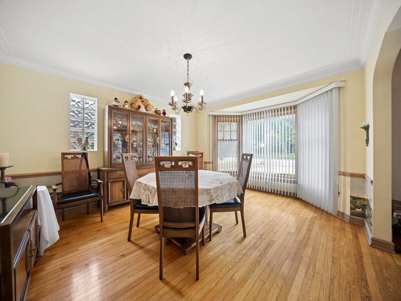 6631 N Caldwell Avenue Chicago IL 60646