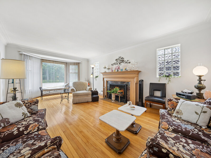6631 N Caldwell Avenue Chicago IL 60646