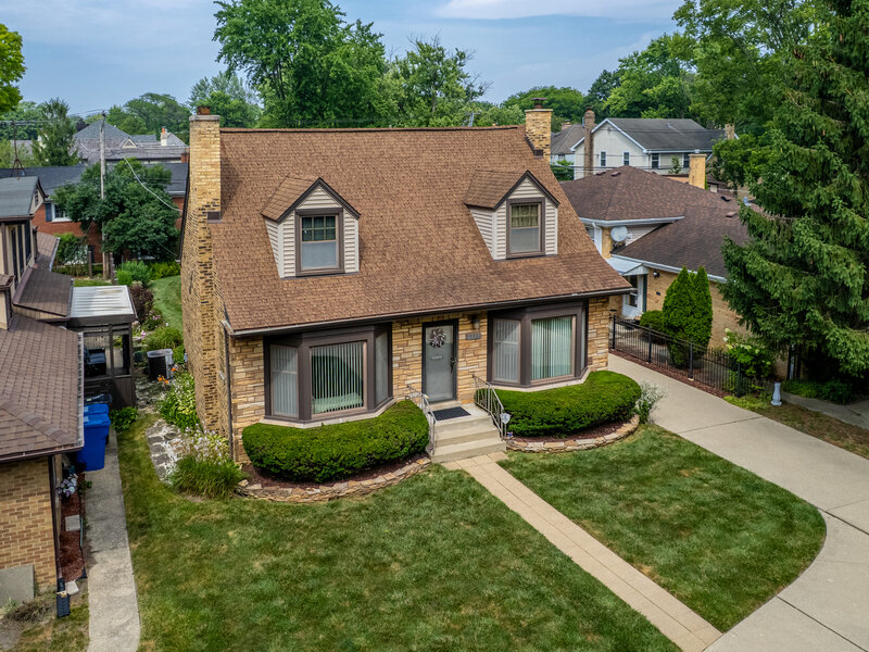 6631 N Caldwell Avenue Chicago IL 60646