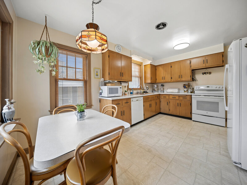 6631 N Caldwell Avenue Chicago IL 60646