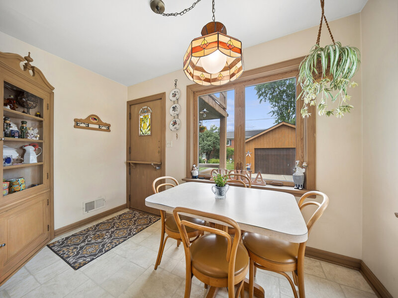 6631 N Caldwell Avenue Chicago IL 60646